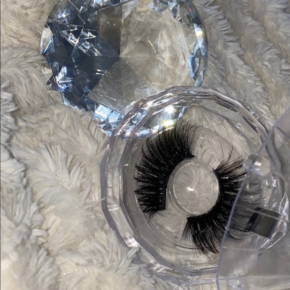 Lashes💕 - Picture 2 of 8